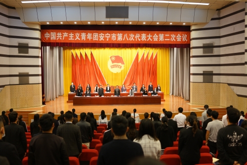 奏唱《国歌》